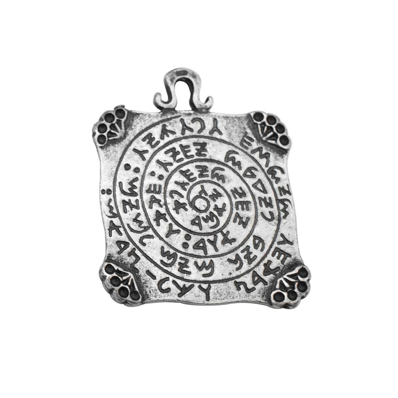 Cette amulette de la Kabbale, faite d'étain vieilli, assure une stabilité et un développement harmonieux au cours de votre vie. 