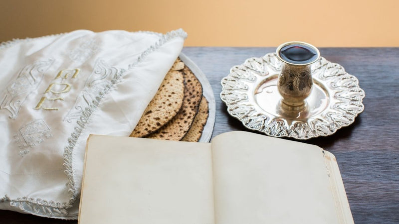 Seder de Pessah, kiddouch, matsot et Haggadah