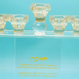 Ne cherchez plus vos livres ou livrets pour faire la prière de l'allumage de vos bougies car cette dernière se trouve juste en dessous des bougeoirs .