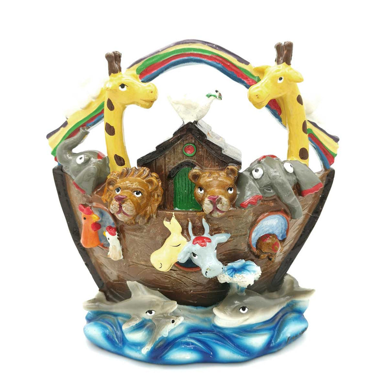Cette belle Boite de Tsédaka l'Arche de Noé de Yair Emanuel offre une mise en scène animalière, colorée et joyeuse.