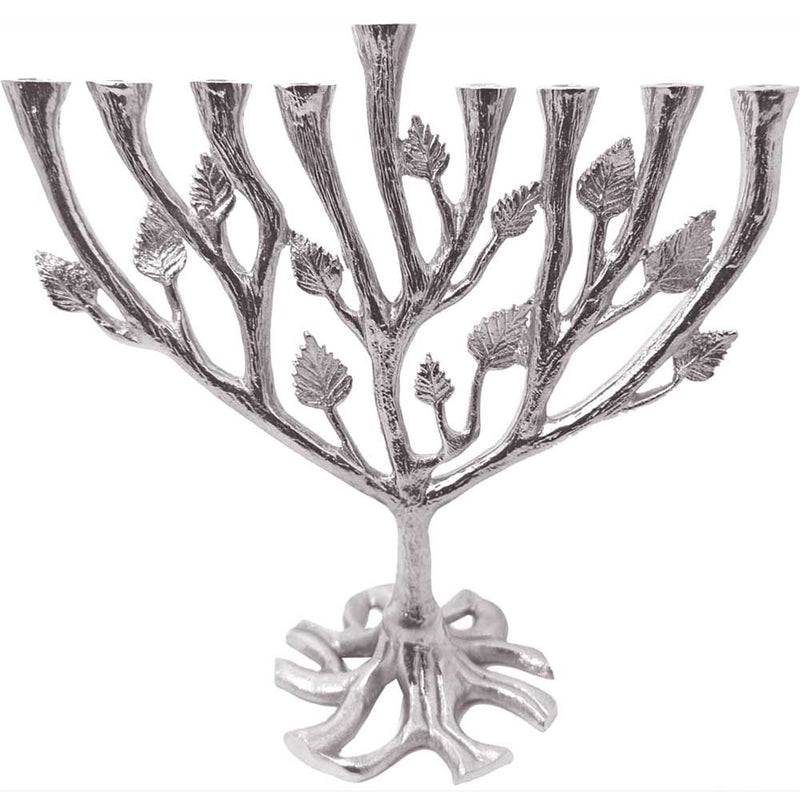 Cette Hanoukia d'Aluminium Nature présente un beau motif de feuillage. Au décor très élégant, cette Ménora Chanoukia sera du plus bel effet dans votre maison.  Fabriqué en Israel