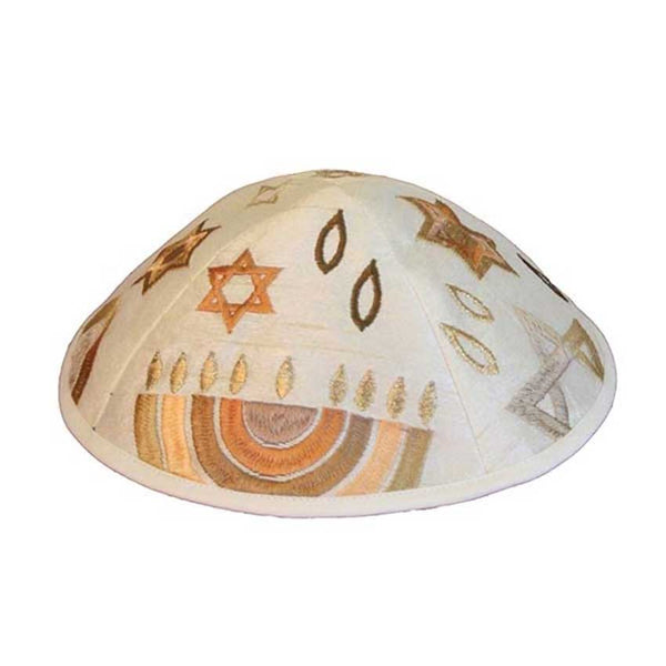 D'une qualité exceptionnelle et entièrement doublée, cette Kippa brodée aux Motifs du Judaisme, associe confort et style. La qualité du tissu et de la broderie vous assureront une grande pérennité d'utilisation.