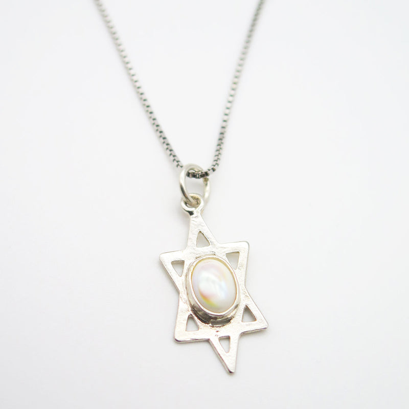 L'étoile traditionnelle, emblème universel du peuple juif