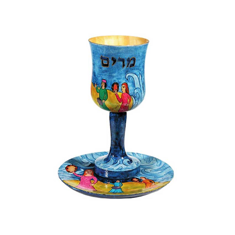 Honorez la tradition, le soir du Seder, avec ce magnifique Verre à Kiddouch de Yair Emanuel peint à la main - Miriam. 